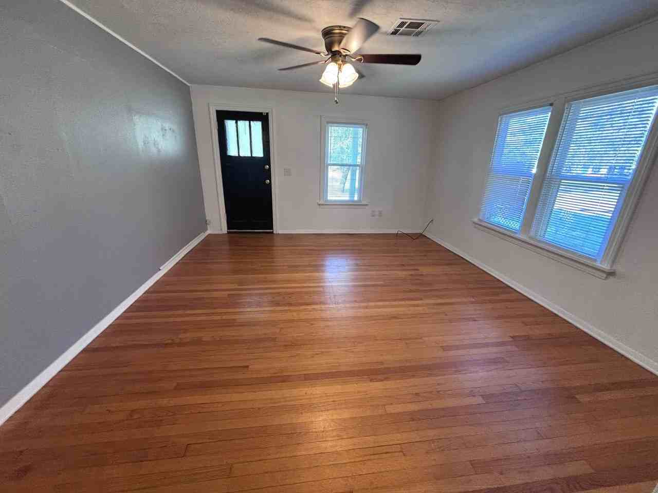 528 North Boulevard Street - Photo 3 of 17