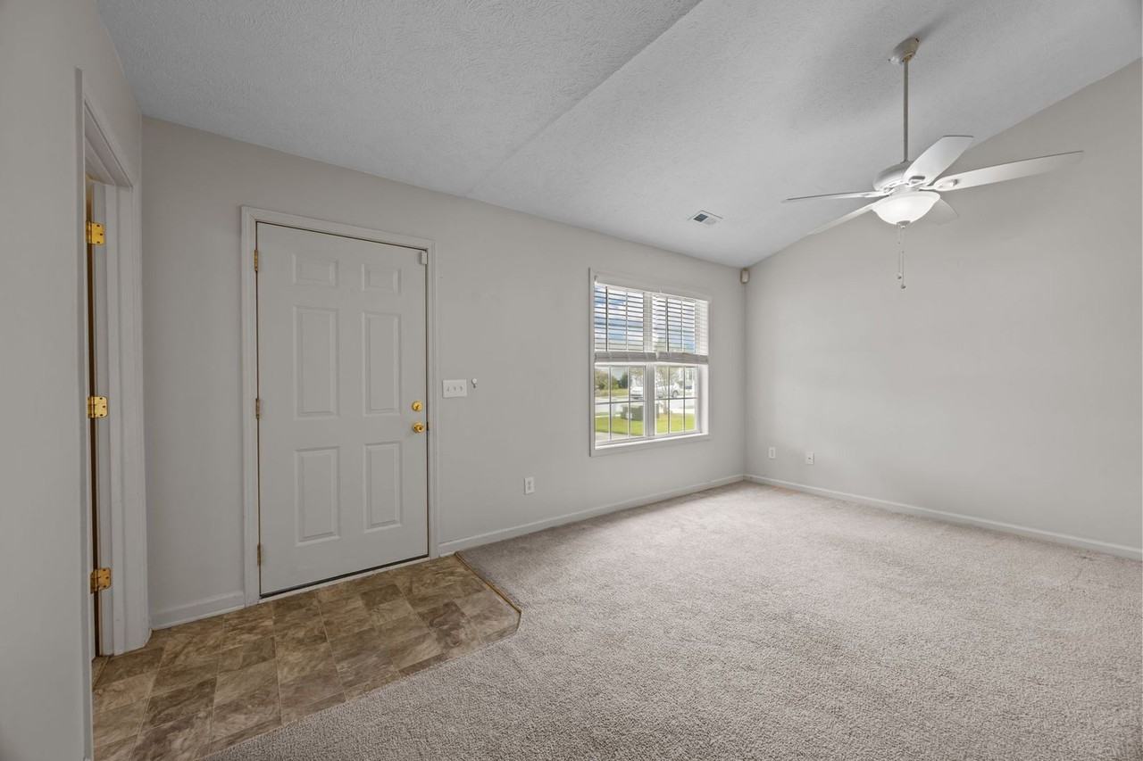 105 Providence Dr - Photo 2 of 22