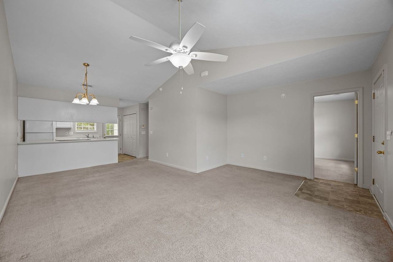 105 Providence Dr - Photo 3 of 22