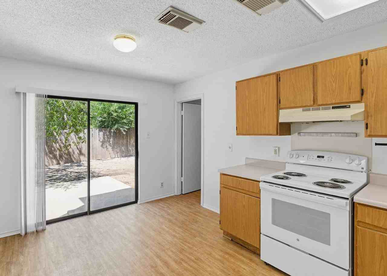 8939 Kenton Briar - Photo 4 of 26