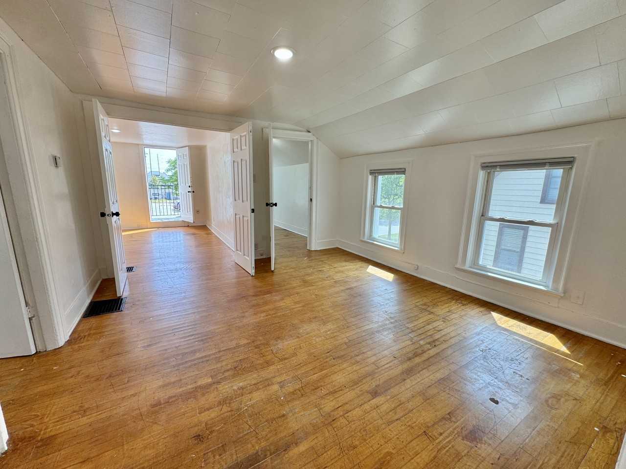 312 South Chestnut Avenue - Photo 3 of 16