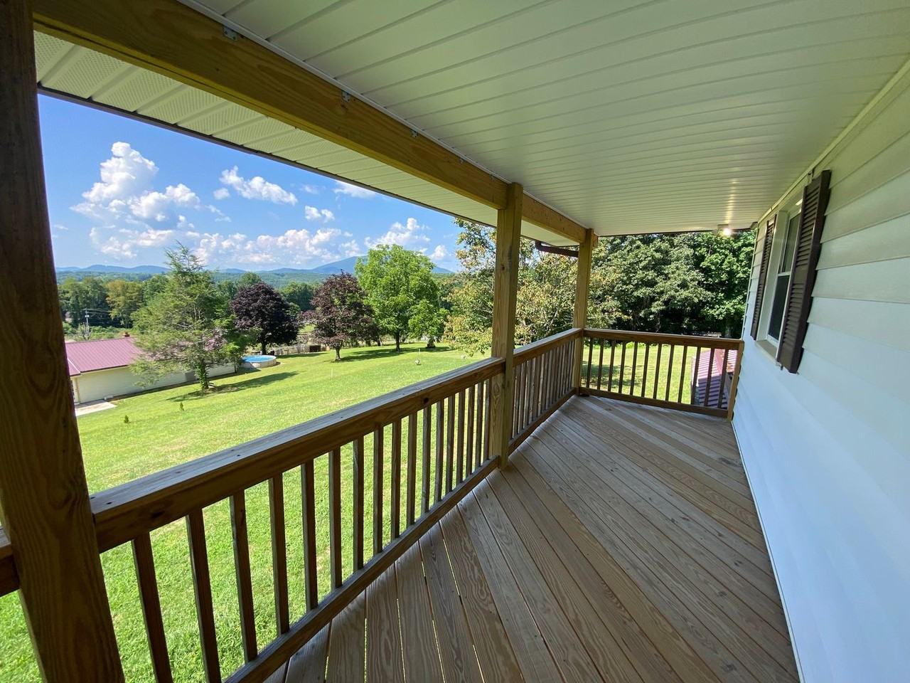 258 Wilcox Dr - Photo 2 of 14