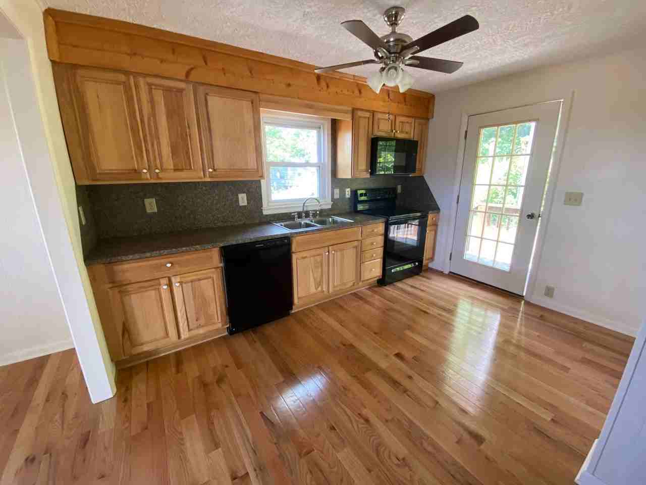 258 Wilcox Dr - Photo 3 of 14