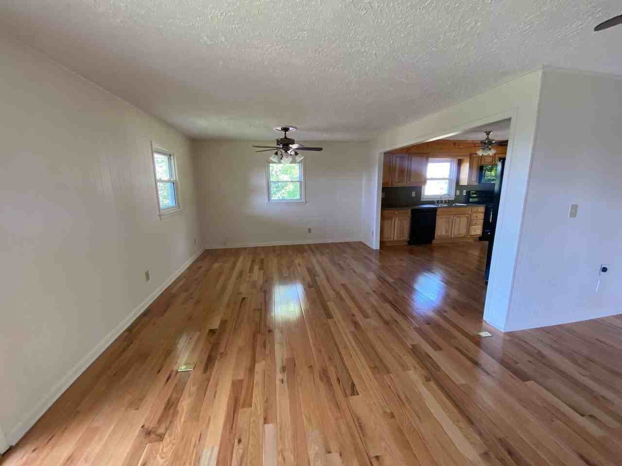 258 Wilcox Dr - Photo 6 of 14