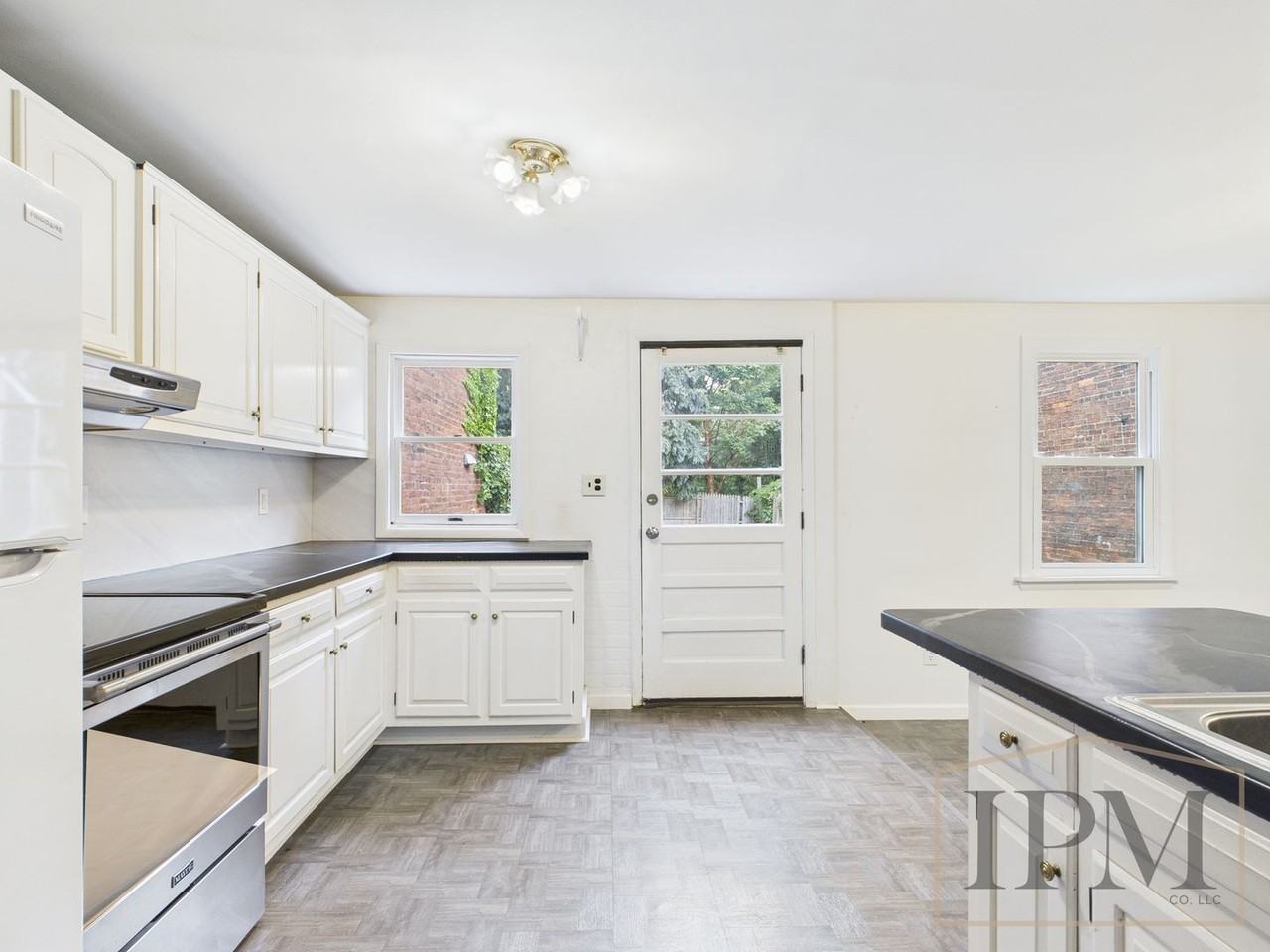 115 N Newberry St - Photo 3 of 15