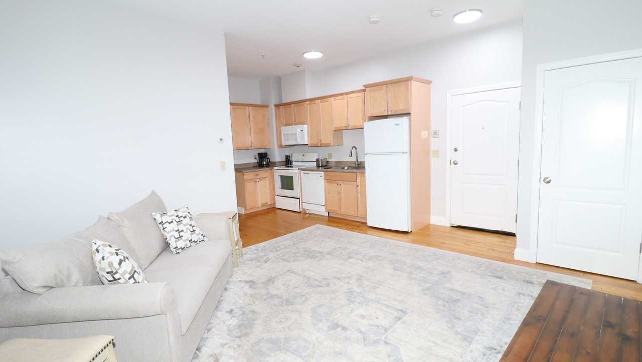 19 - 25 High Street - Photo 2 of 37