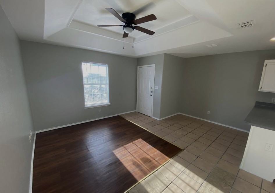 McAllen Square Apartments - Photo 2 of 11