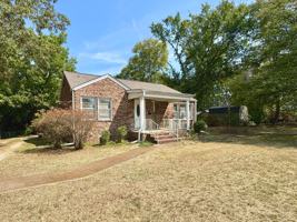 featured image of 1515 E College St