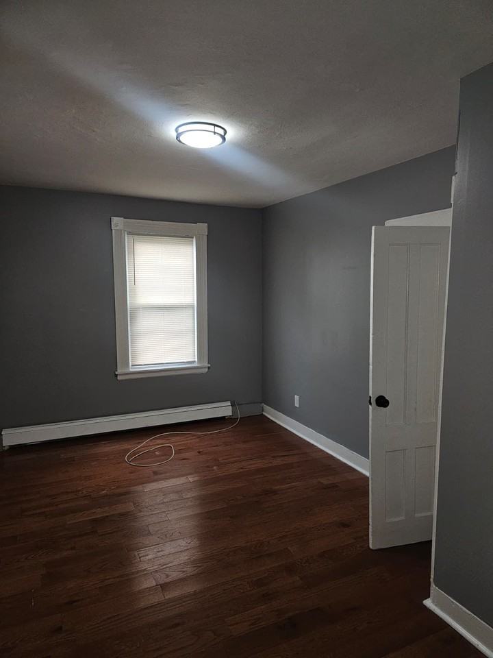 479 Putnam Street - Photo 2 of 9