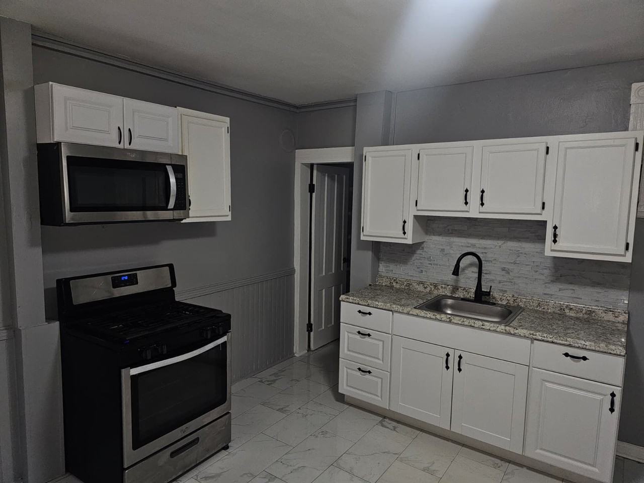 479 Putnam Street - Photo 6 of 9