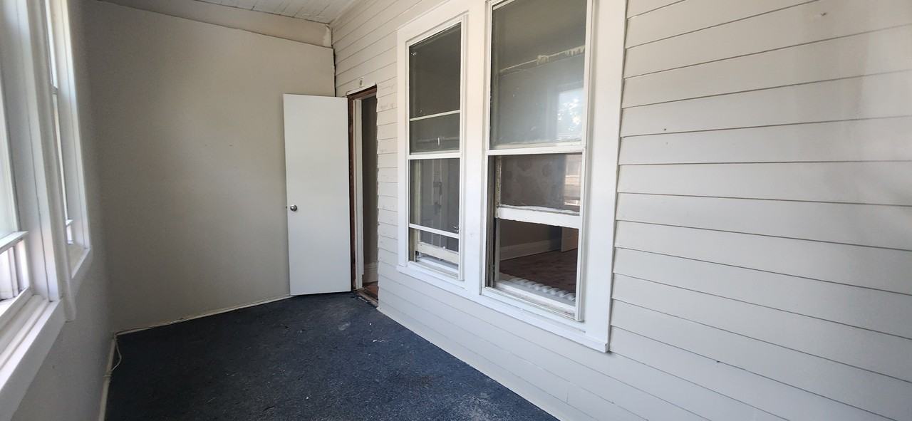 542 Washington - Photo 4 of 17