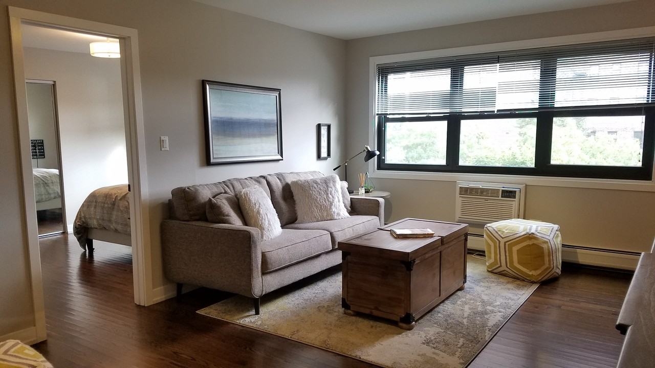 W Bryn Mawr Ave & N Sheridan Rd - Photo 4 of 14