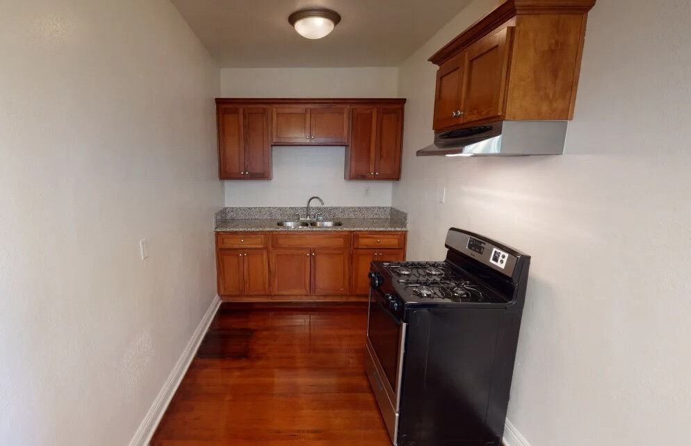 15th Street Apts - Photo 3 of 10