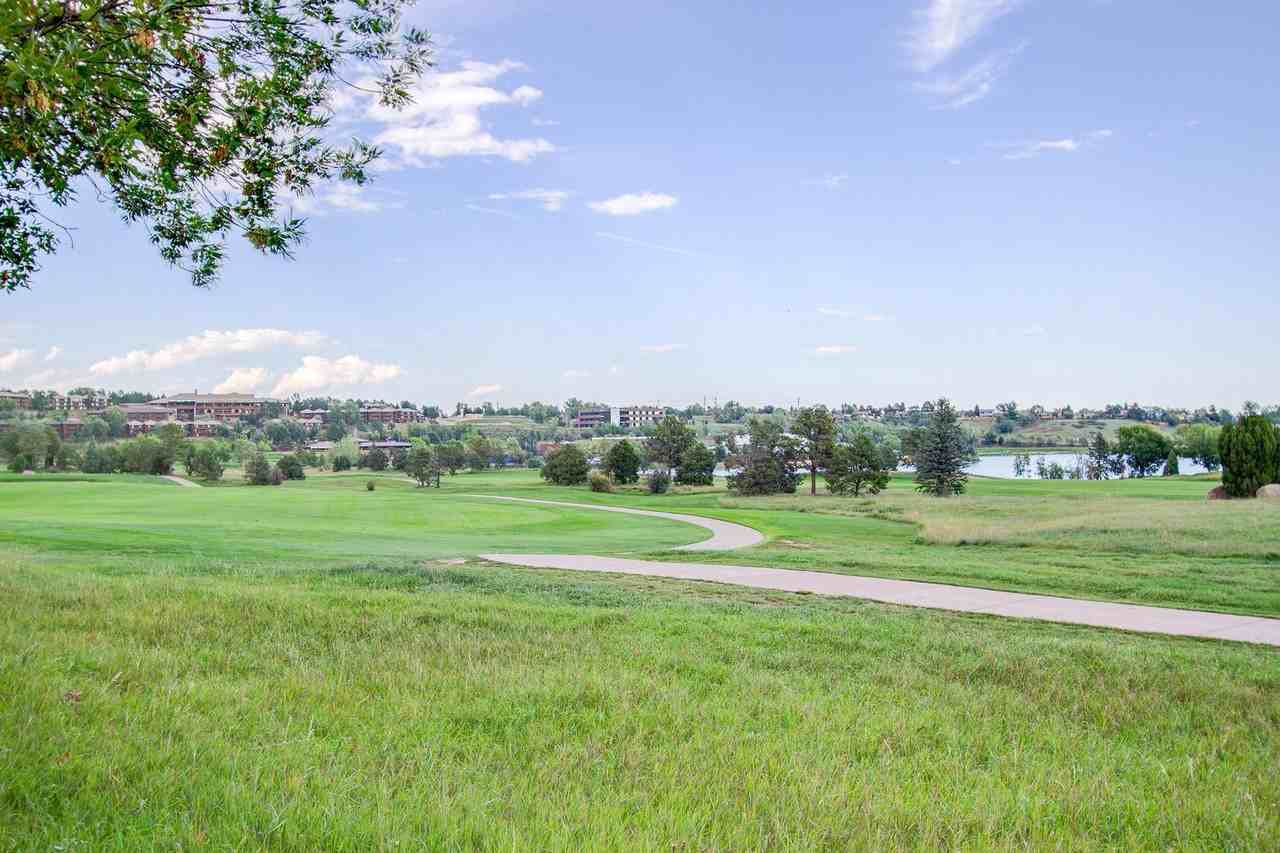 72 Woodbridge Dr - Photo 3 of 48