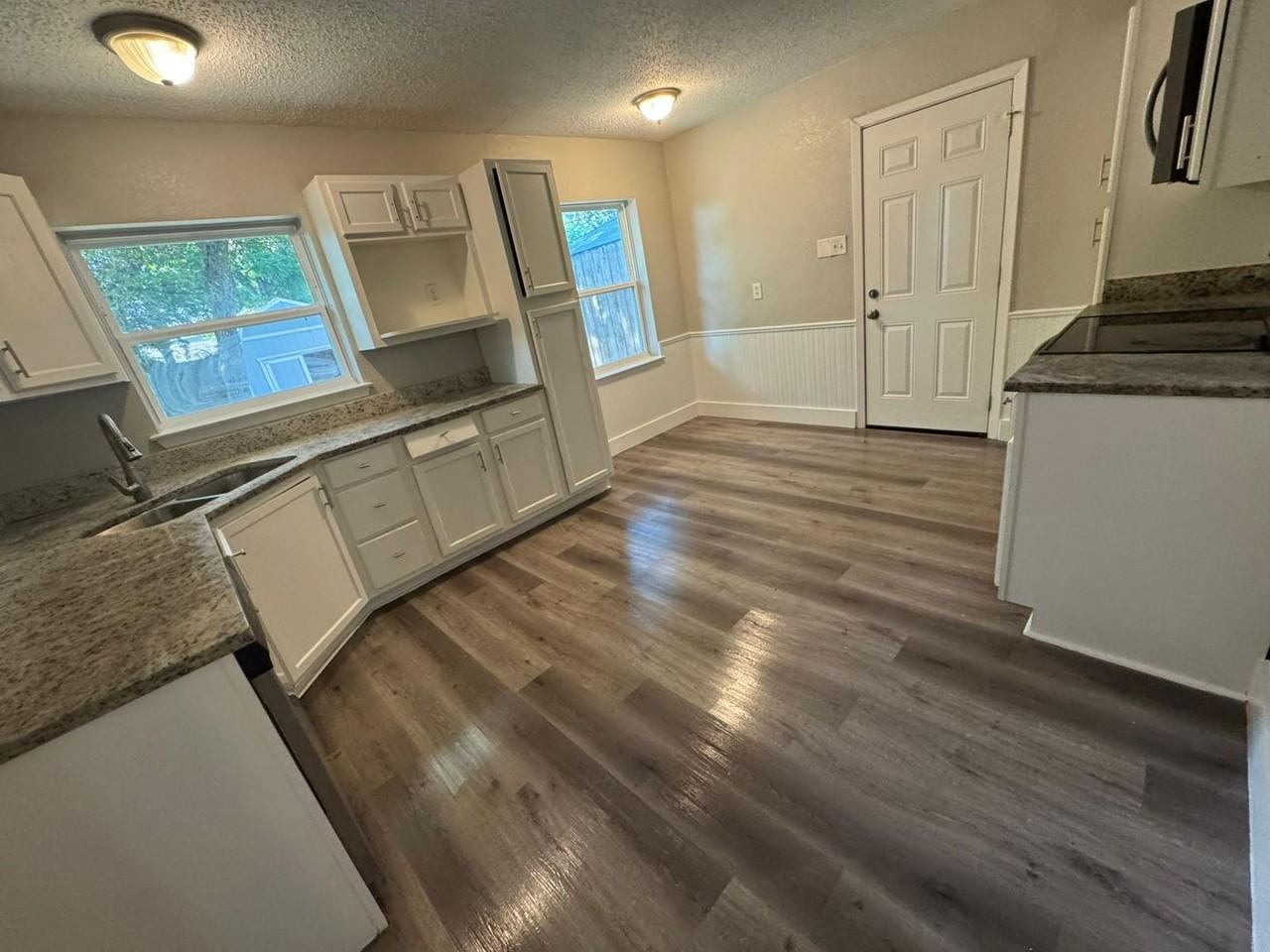 3160 Chatsworth Drive - Photo 2 of 18