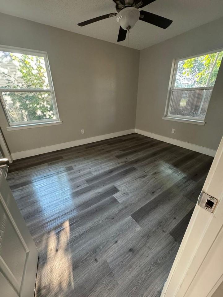 3160 Chatsworth Drive - Photo 4 of 18