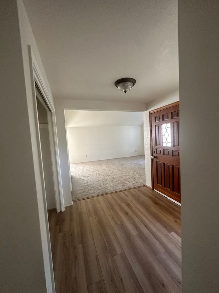 2660 Wilkshire Dr - Photo 3 of 39