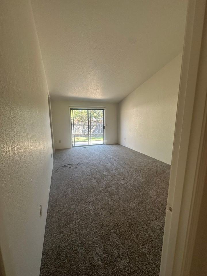 2660 Wilkshire Dr - Photo 7 of 39