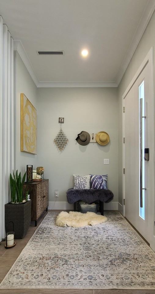 16642 19 Avenue - Photo 2 of 11