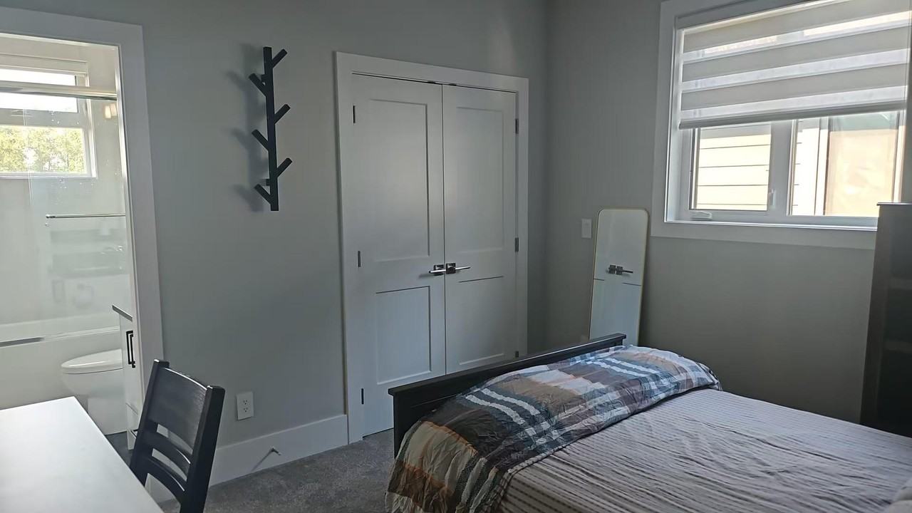 16642 19 Avenue - Photo 7 of 11