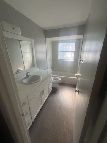 1117 W Line St #1117B - Photo 4 of 10