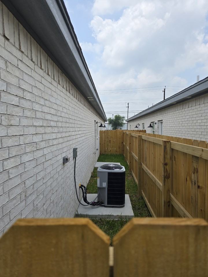 1610 Playa Dr #3 - Photo 4 of 10