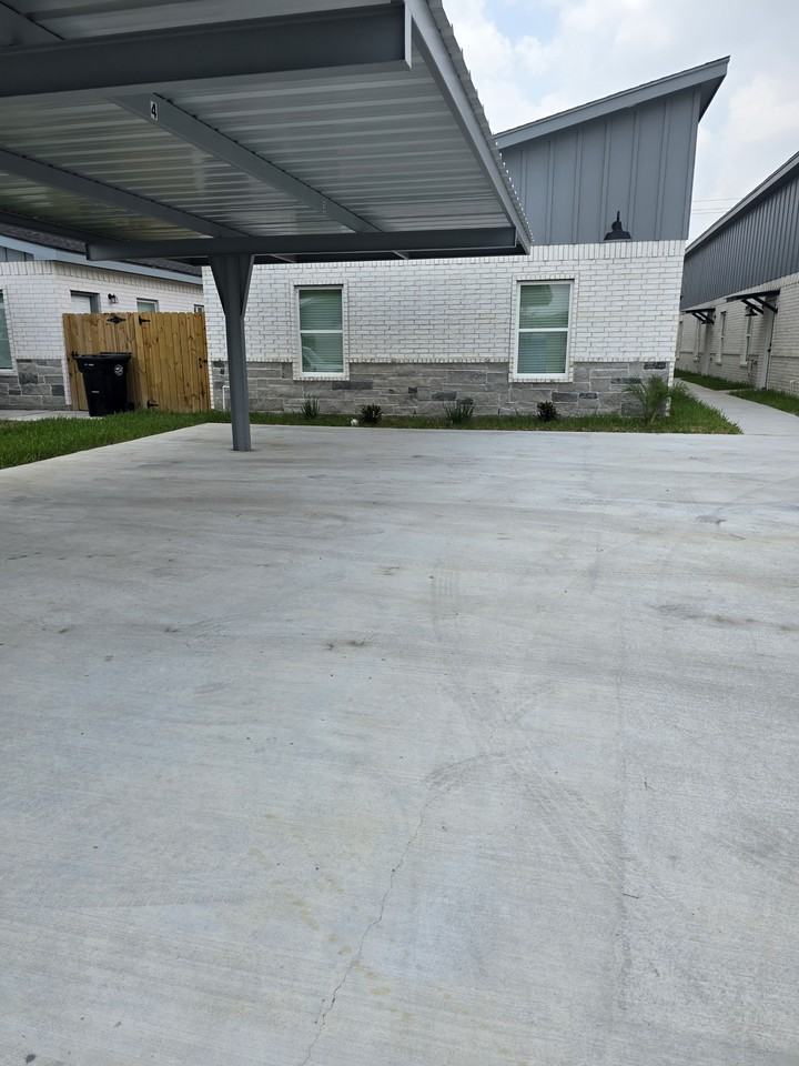 1610 Playa Dr #3 - Photo 5 of 10