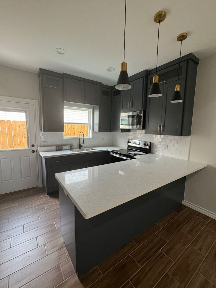 1610 Playa Dr #3 - Photo 6 of 10