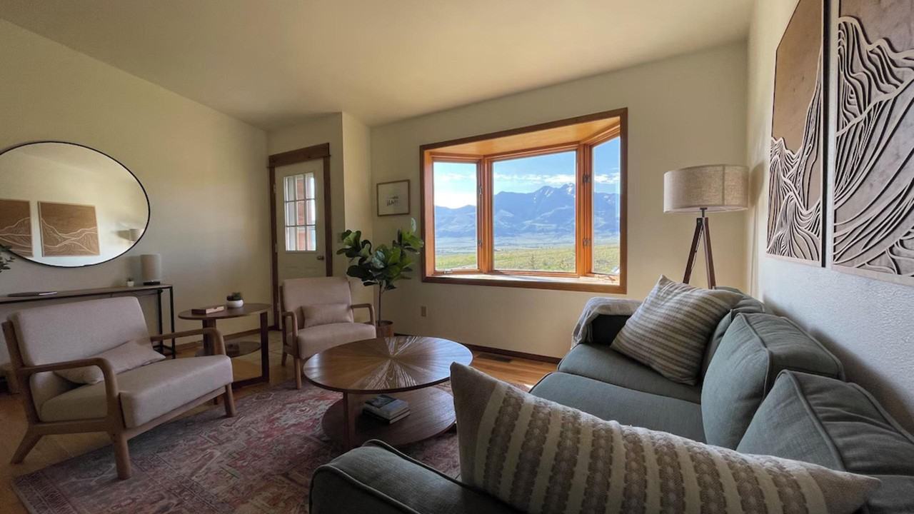 67 Leo Dr - Photo 2 of 7