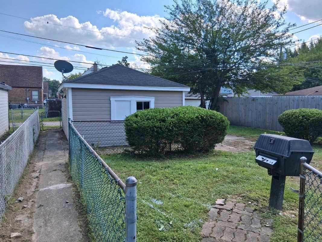 27 164th Pl - Photo 3 of 3