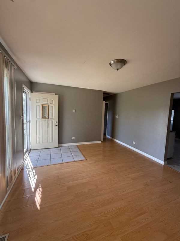 3951 171st St - Photo 2 of 3