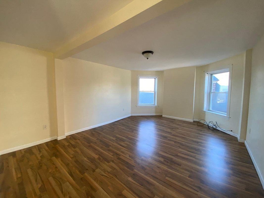 1003 Park Ave - Photo 3 of 7