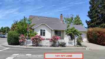 featured image of Ivy Ln