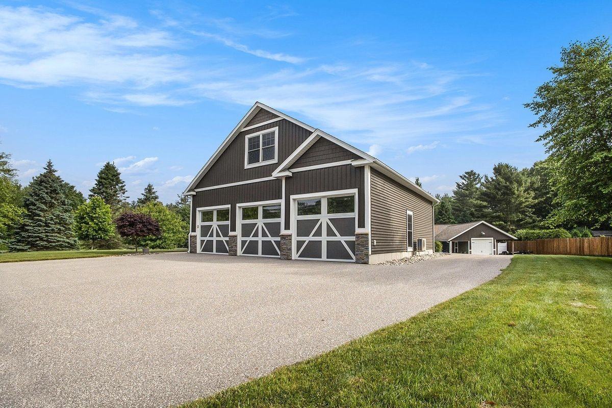 1398 N Lakeshore Dr - Photo 3 of 12