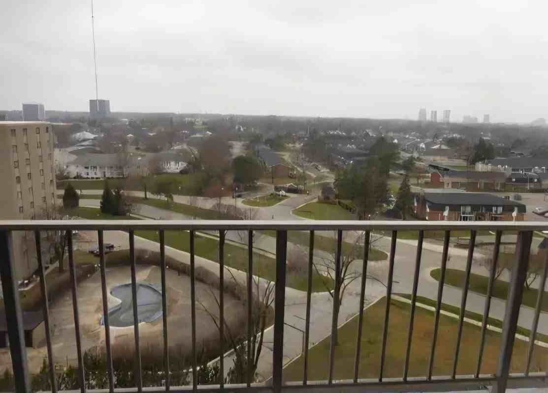 15801 Providence Dr Apt 8f - Photo 3 of 17