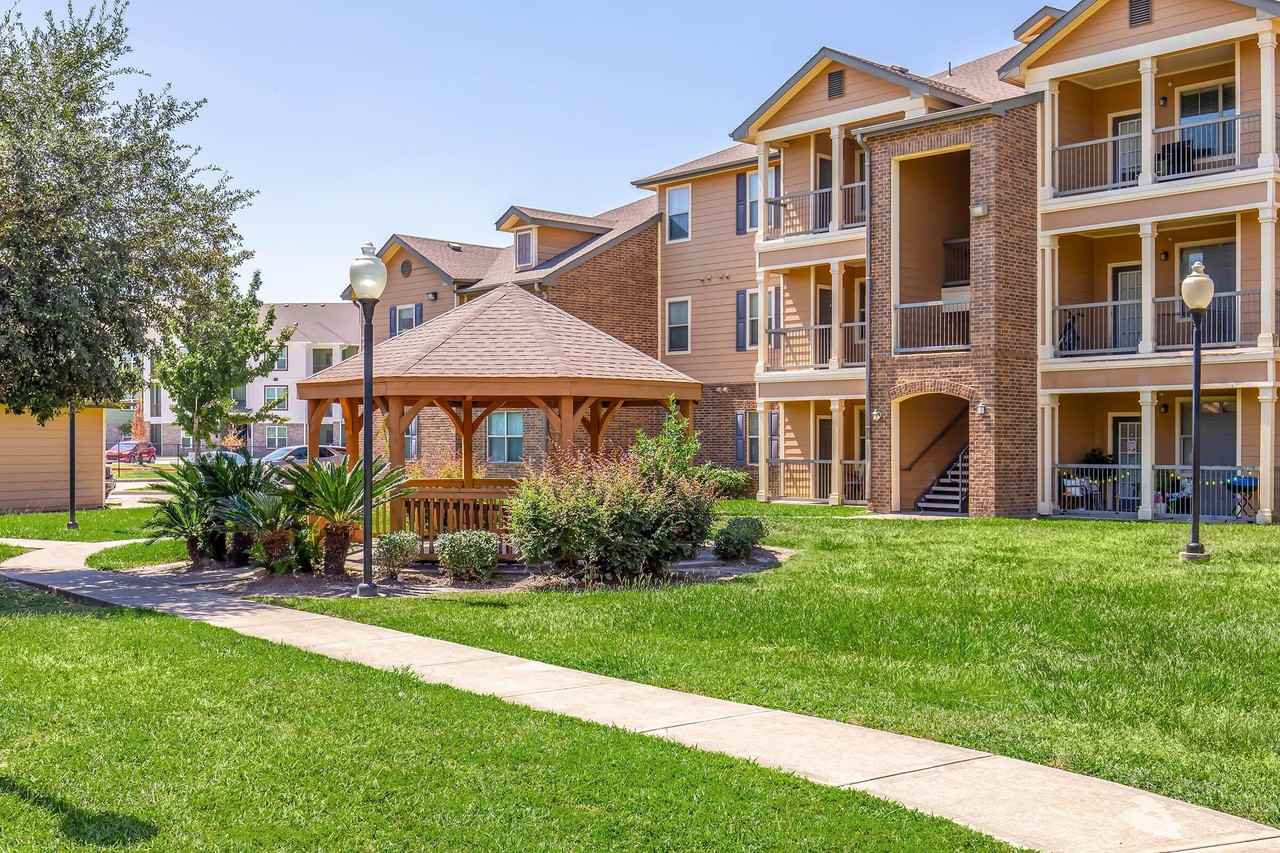 The Vistas of Lake Charles - Photo 4 of 43