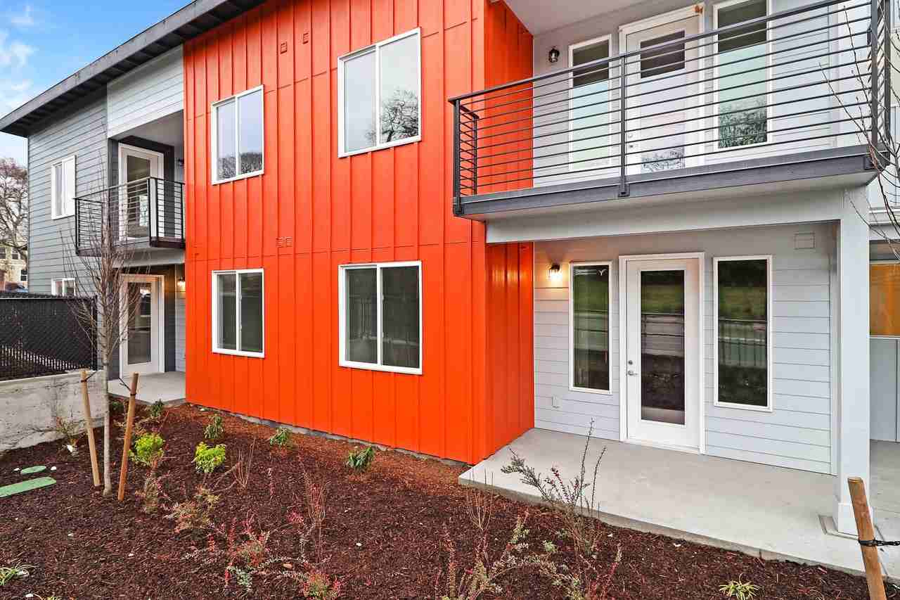 435 Se Barrington Dr #206 - Photo 6 of 9