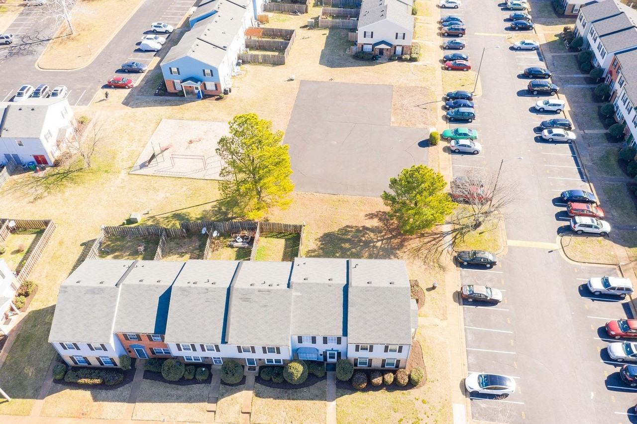 3240 Hunters Mill Ct - Photo 3 of 32