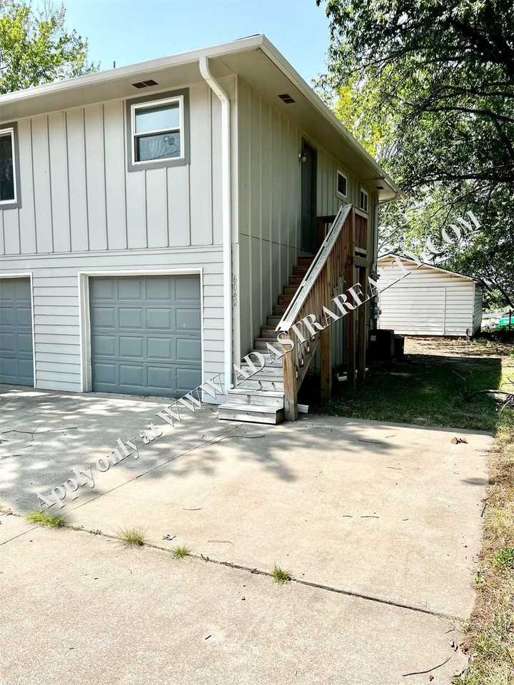 6042 Pflumm Road - Photo 2 of 13