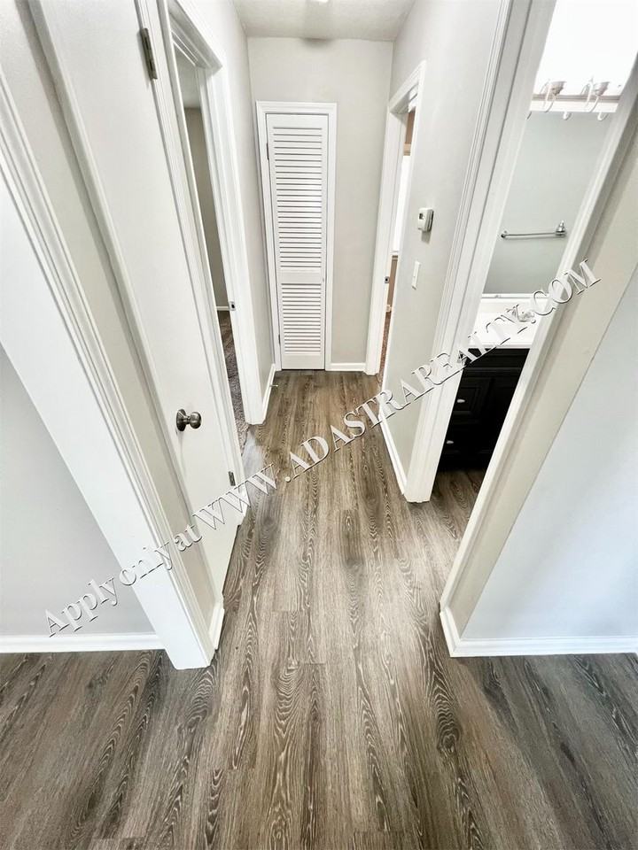 6042 Pflumm Road - Photo 7 of 13