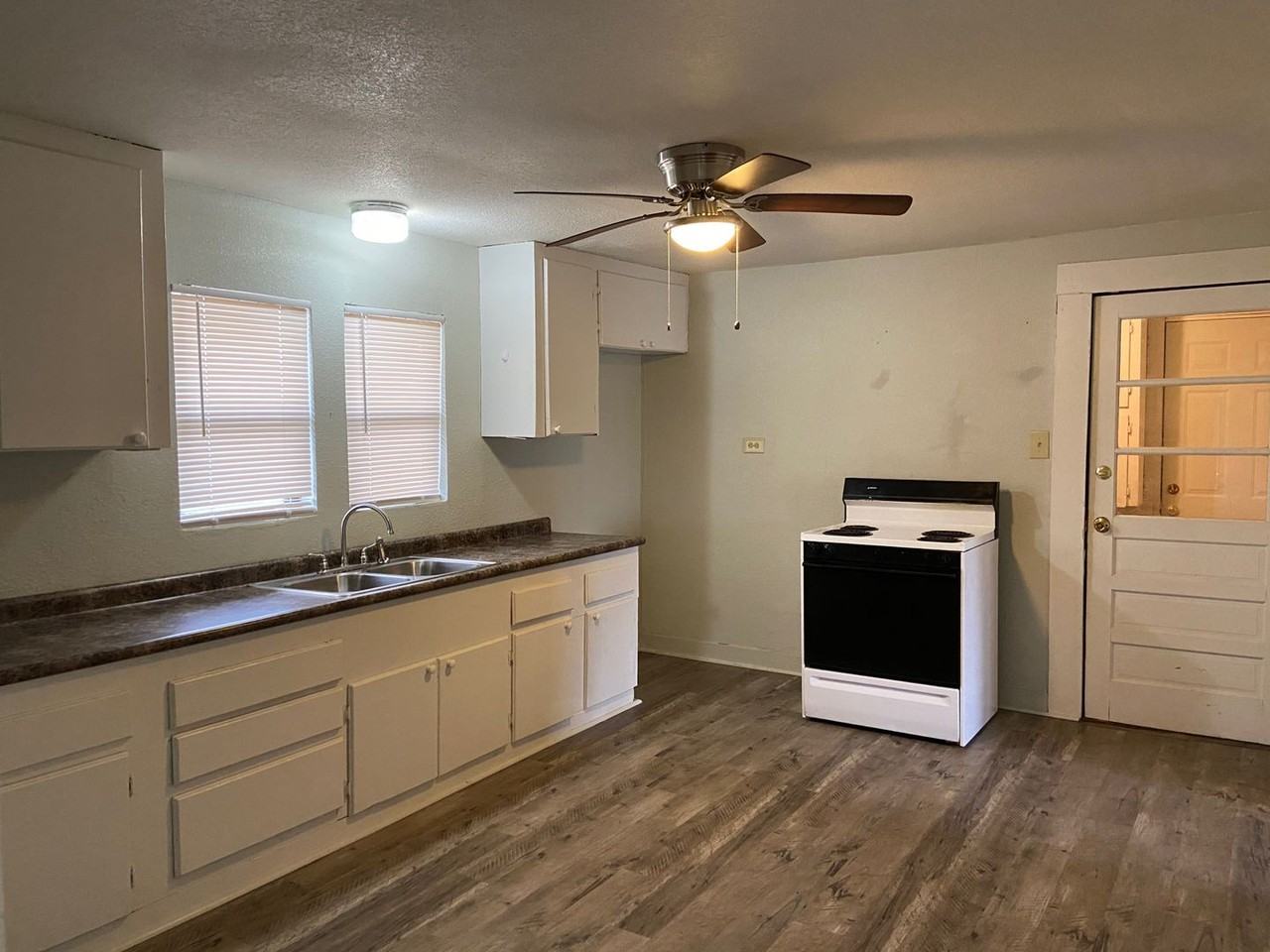 403 Marietta St - Photo 6 of 13