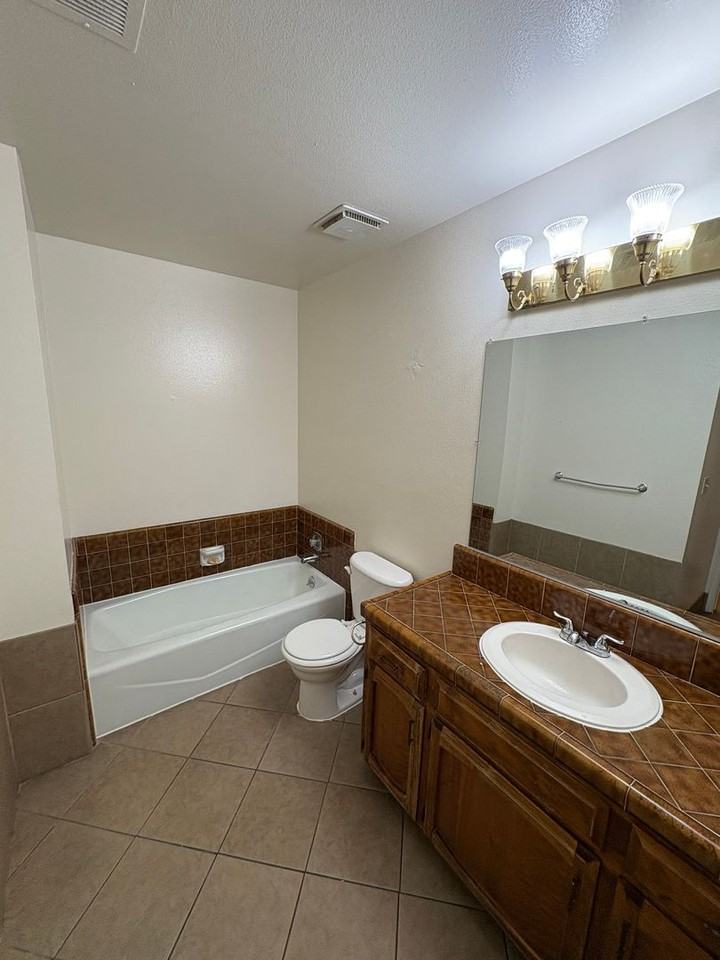 1748 E Laura Ave - Photo 4 of 18
