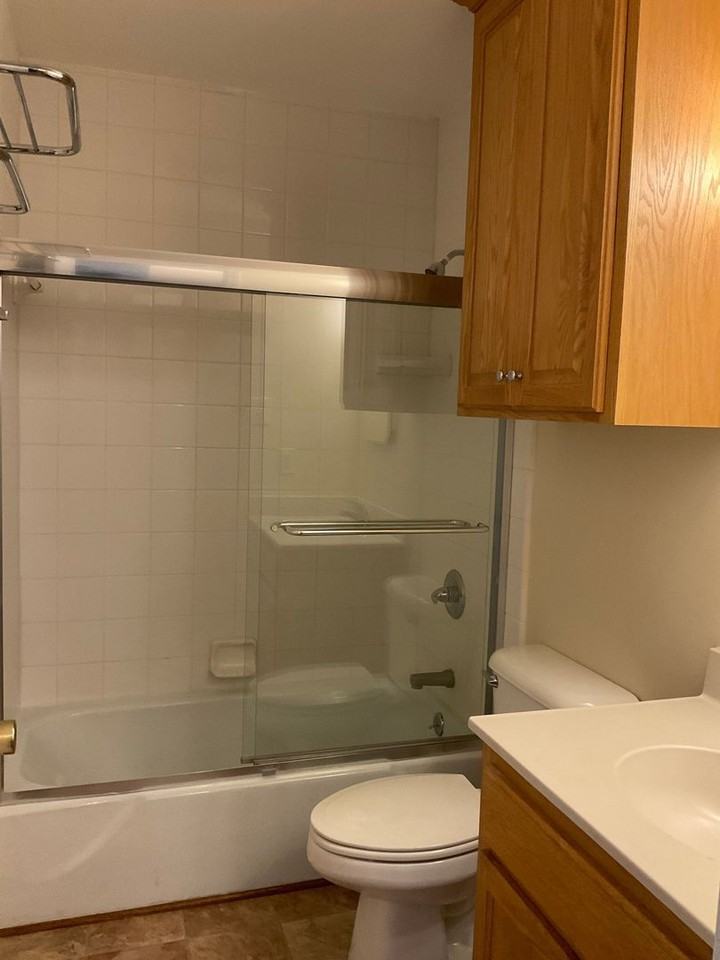 113 N Edgemont Ave Apt C - Photo 3 of 10