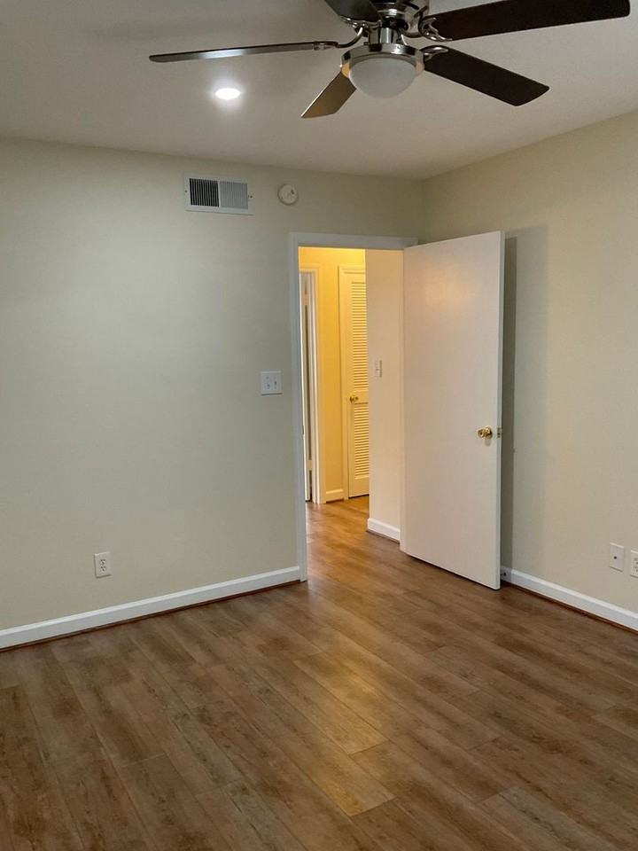 113 N Edgemont Ave Apt C - Photo 6 of 10