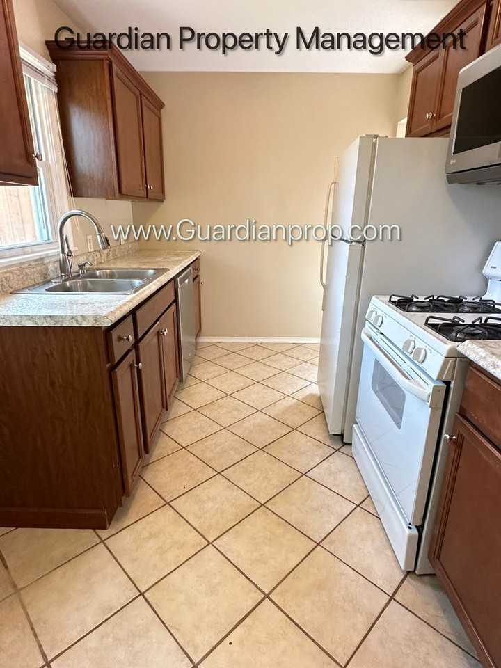 5841 Vincent Ave S - Photo 4 of 23