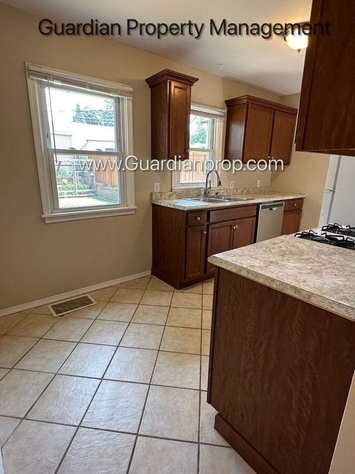 5841 Vincent Ave S - Photo 5 of 23