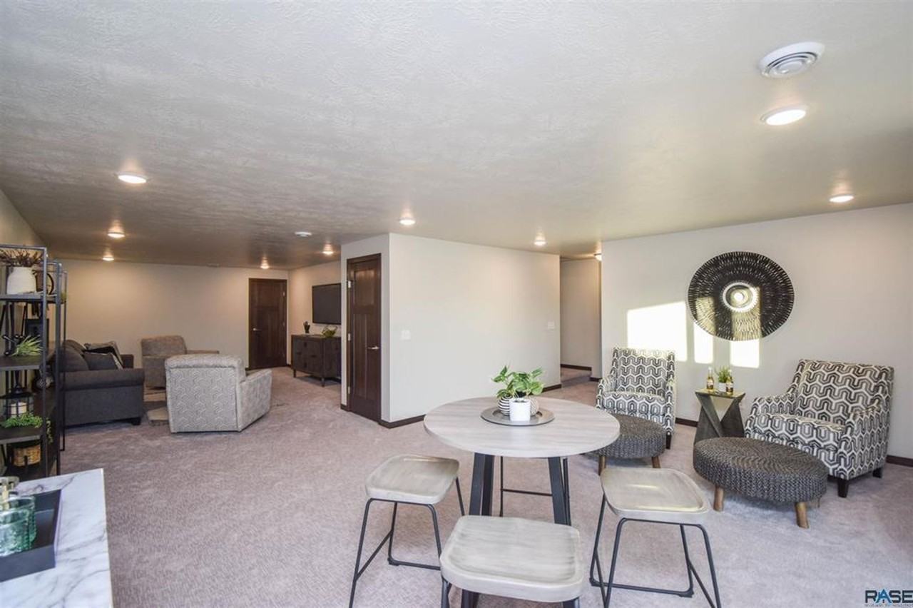 7303 E 45th St - Photo 4 of 21