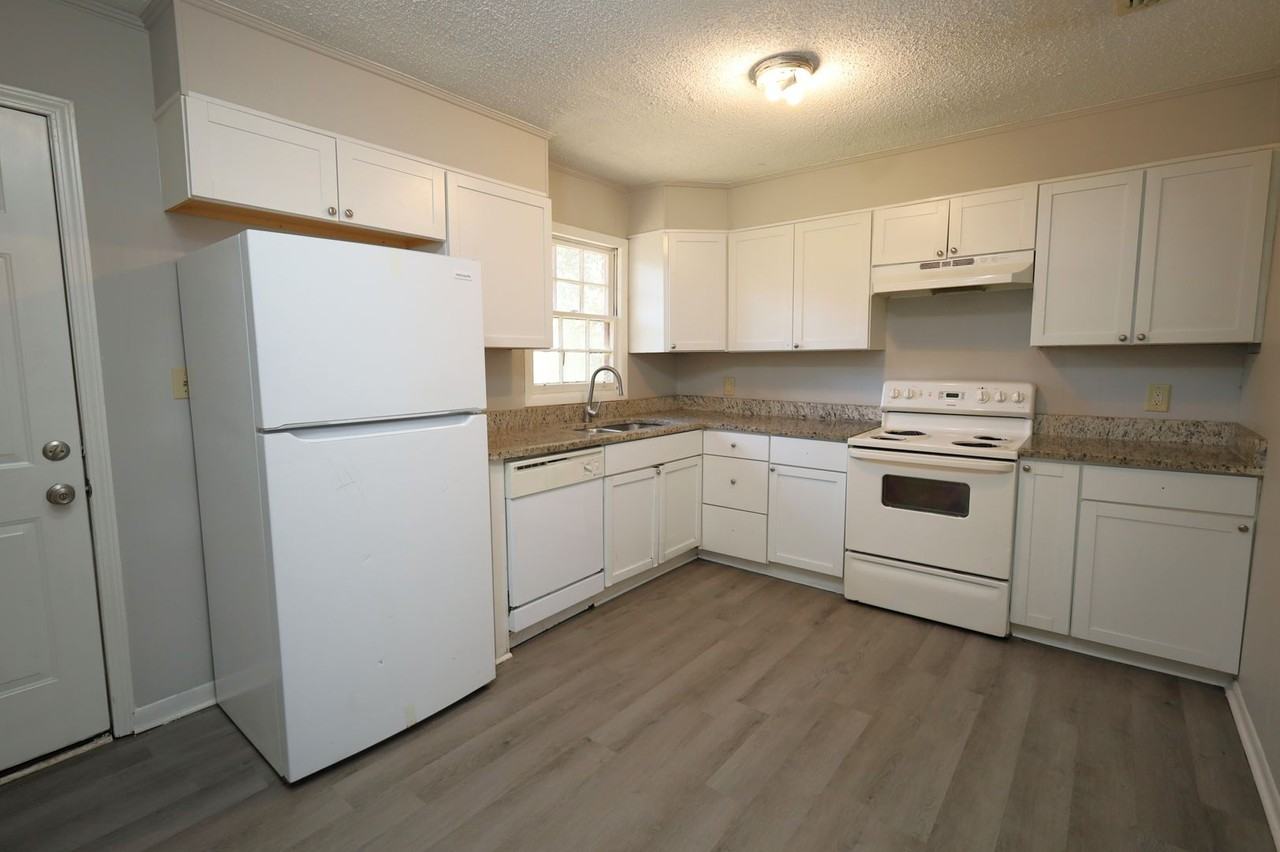 612 Scott Drive - Photo 3 of 9