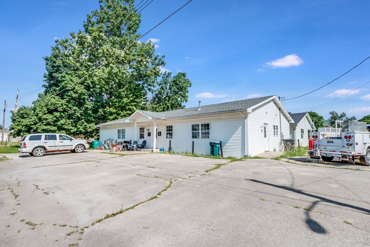 214 E Wilson St - Photo 3 of 25