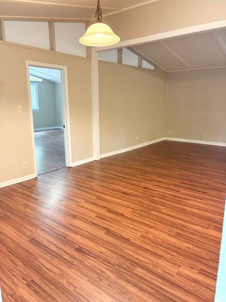 435 Sherwood Road - Photo 4 of 34